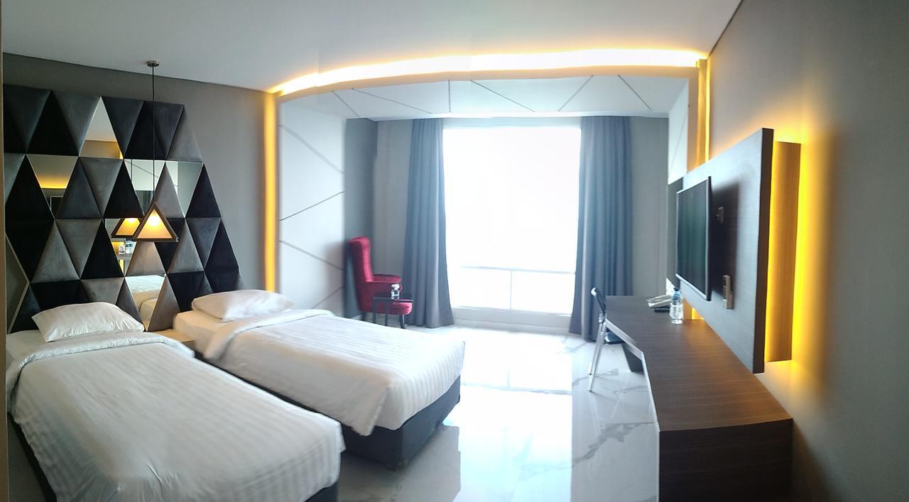 M Hotel Kupang Купанґ Екстер'єр фото