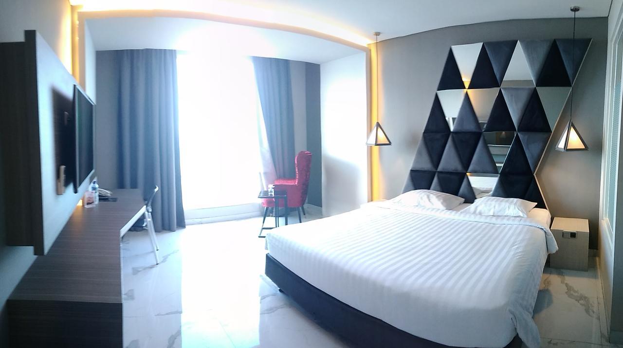 M Hotel Kupang Купанґ Екстер'єр фото